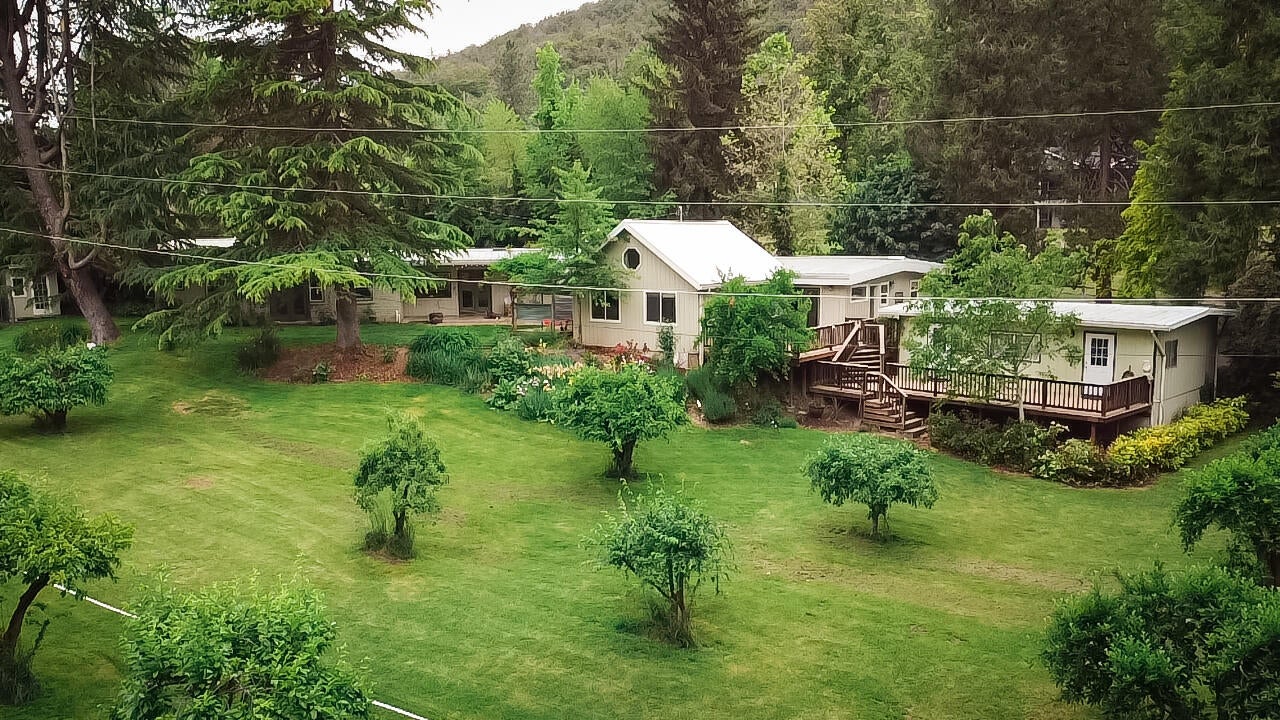 2835 Sundown Road Medford, OR 97501 - Photo 1 of 61 yard view 4