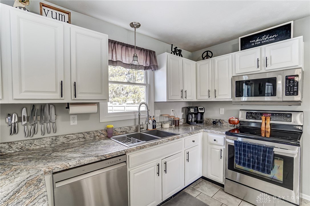 1660 Hinkle Road Springfield, OH 45505 - Photo 11 of 53