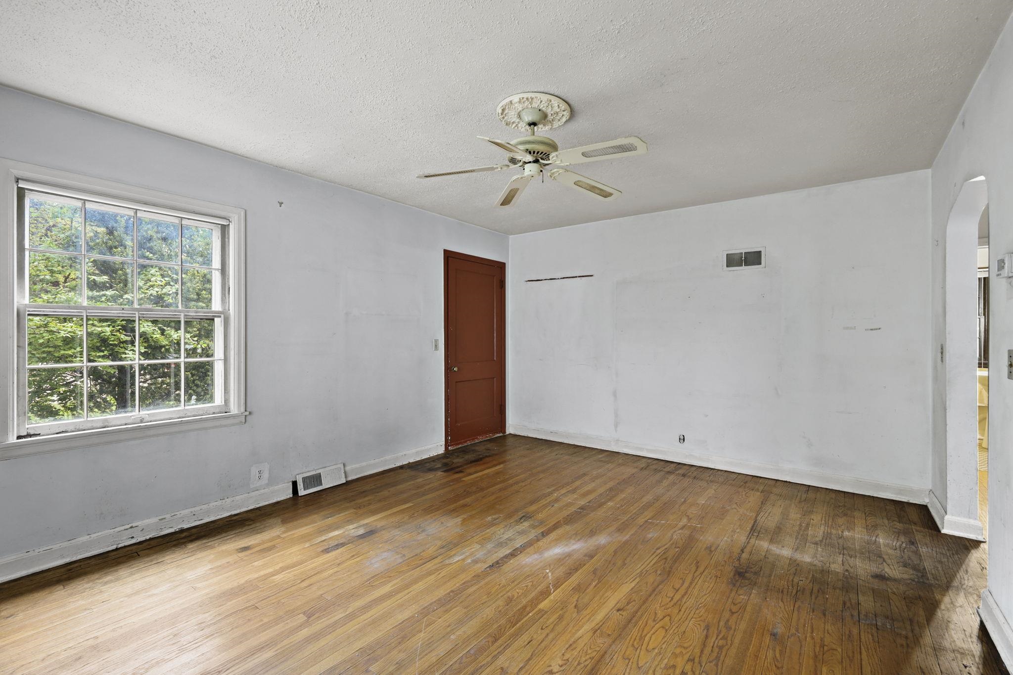 3209 Topping Road Madison, WI 53705 - Photo 4 of 34