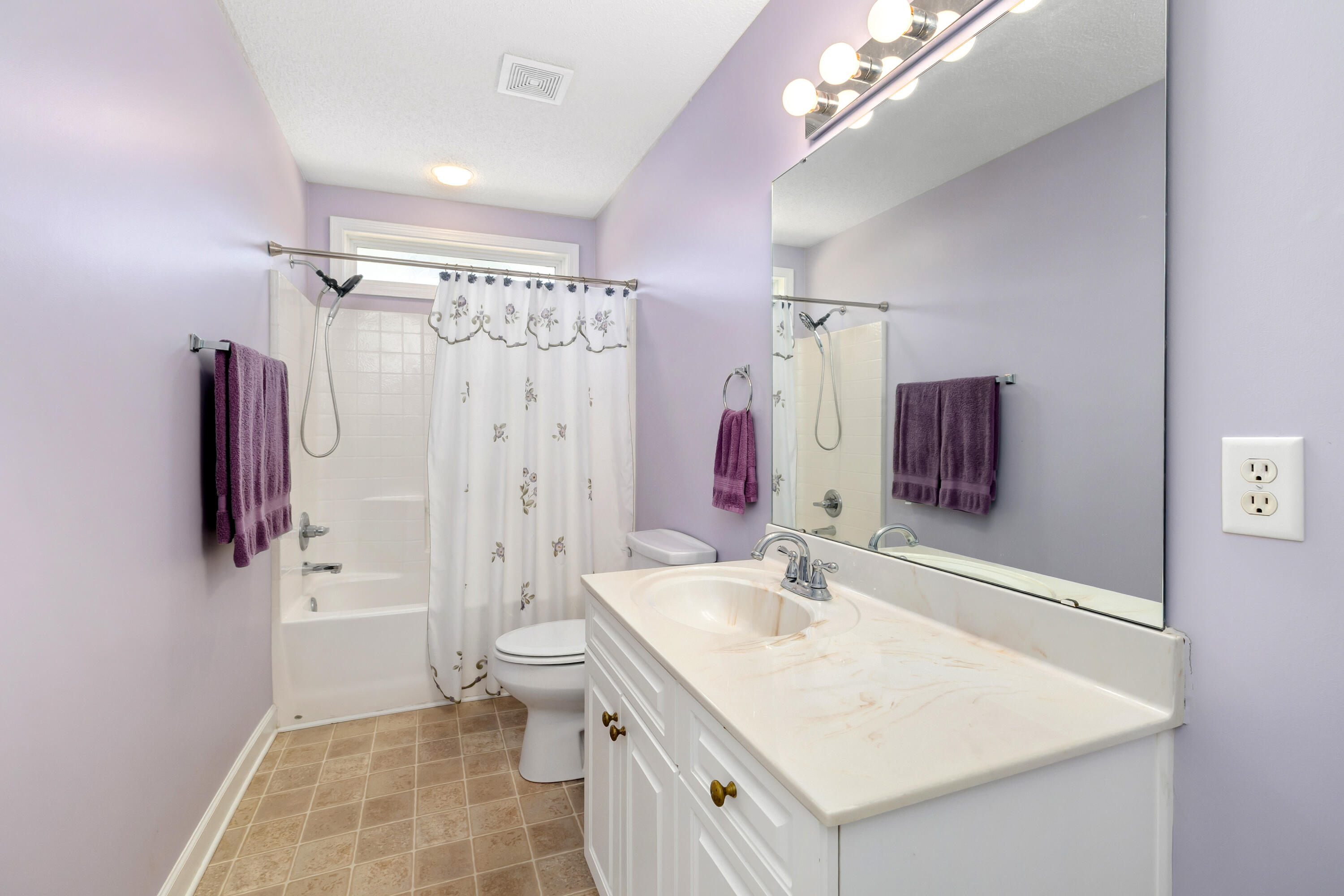 830 Bentwood Circle Manning, SC 29102 - Photo 14 of 60 GUEST BATHROOM