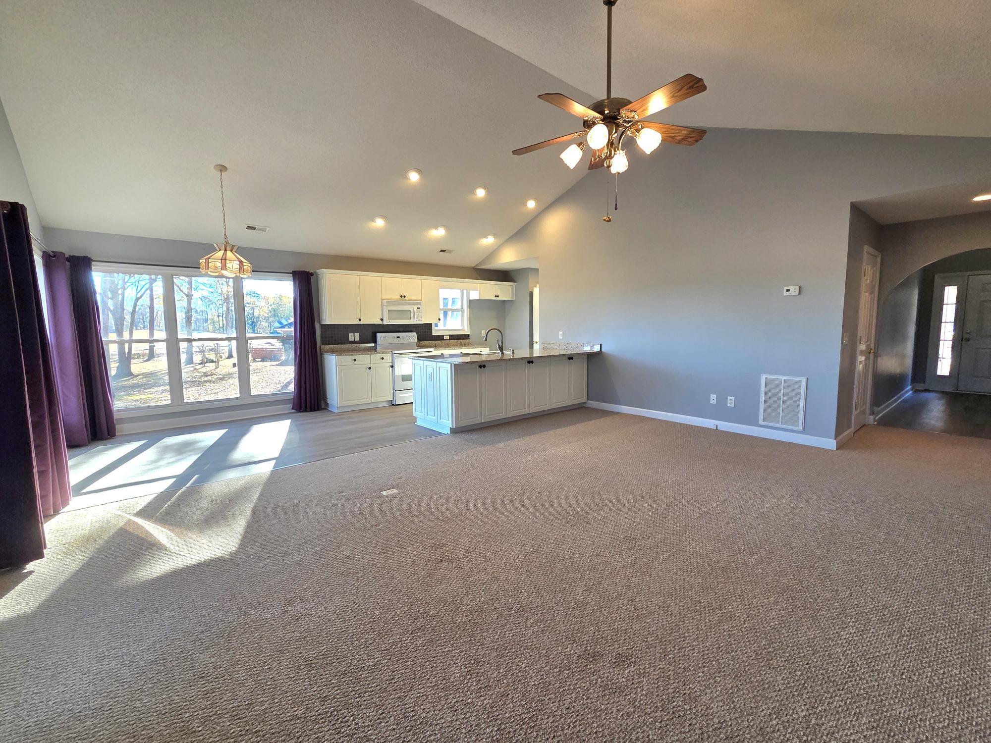 830 Bentwood Circle Manning, SC 29102 - Photo 19 of 60 GREAT ROOM
