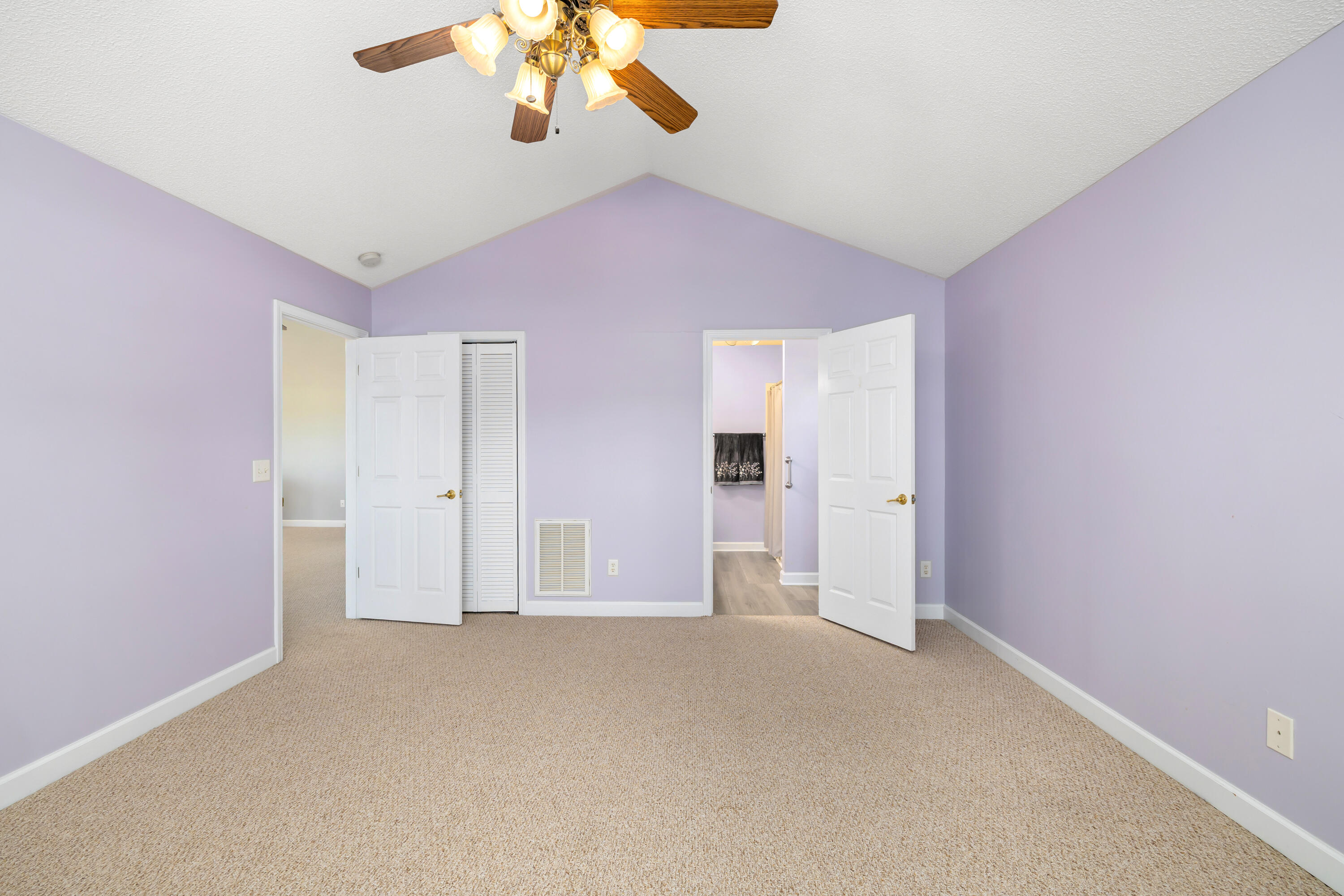 830 Bentwood Circle Manning, SC 29102 - Photo 28 of 60 OWNER'S SUITE