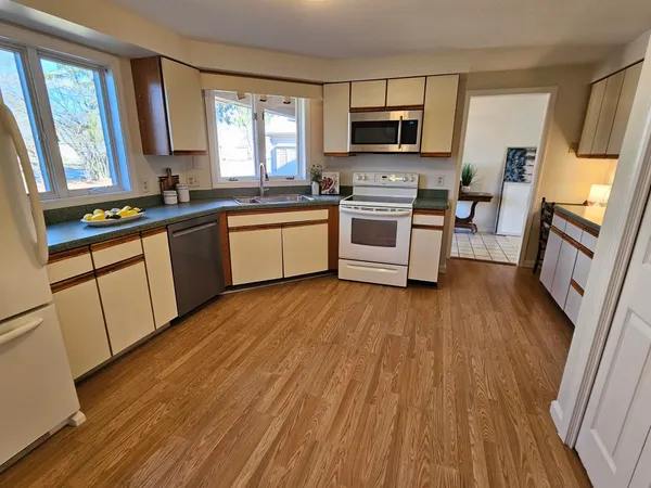 $489,000 | 16 Walden Pond Drive, Nashua, NH 03064