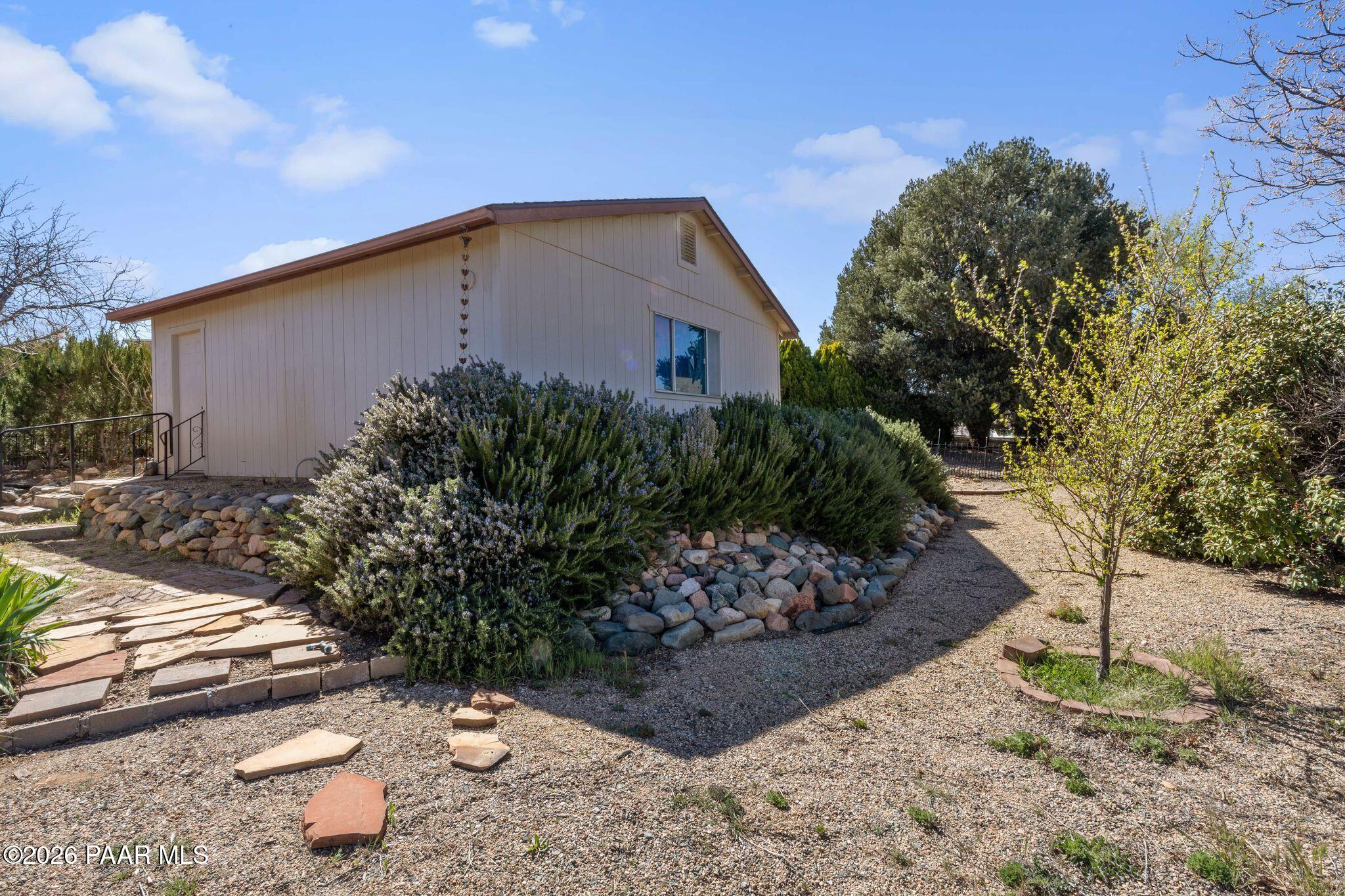 10194 East Durham Road Dewey, AZ 86327 - Photo 36 of 47 a backyard of a house with lots of green space