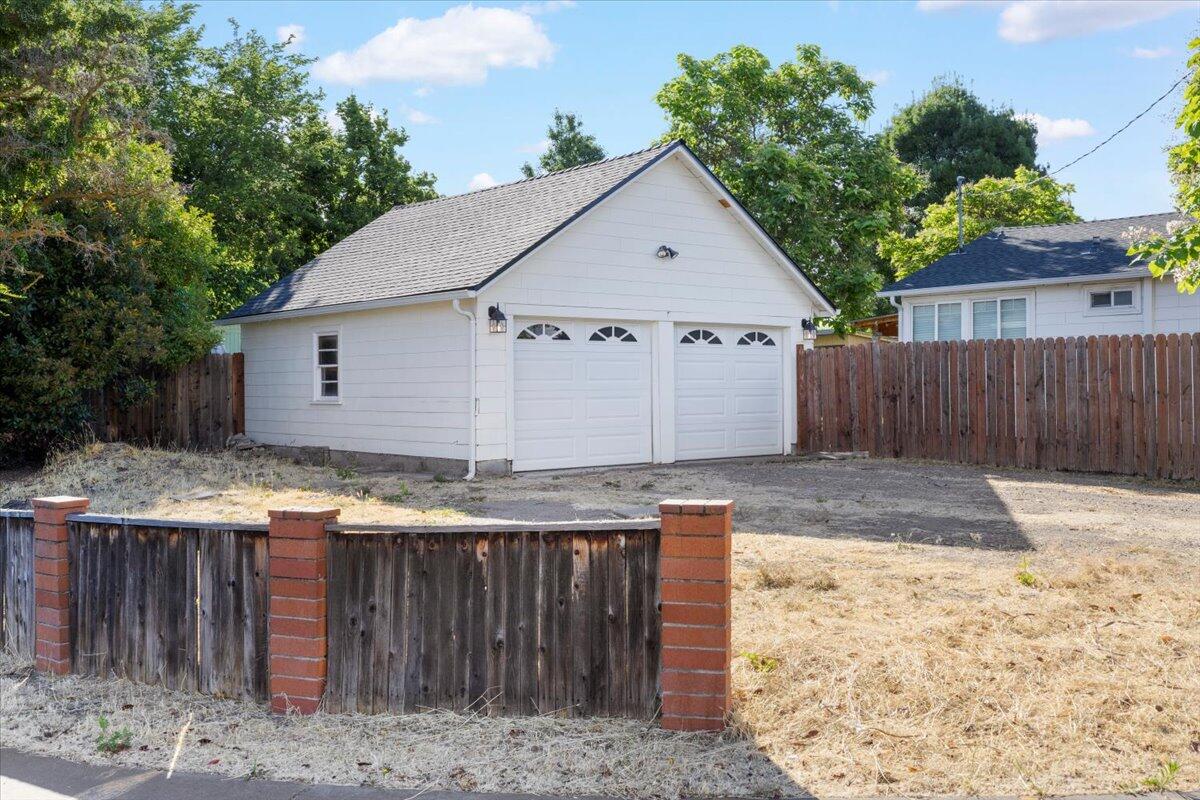 3124 Merriman Road Medford, OR 97502 - Photo 4 of 28 1