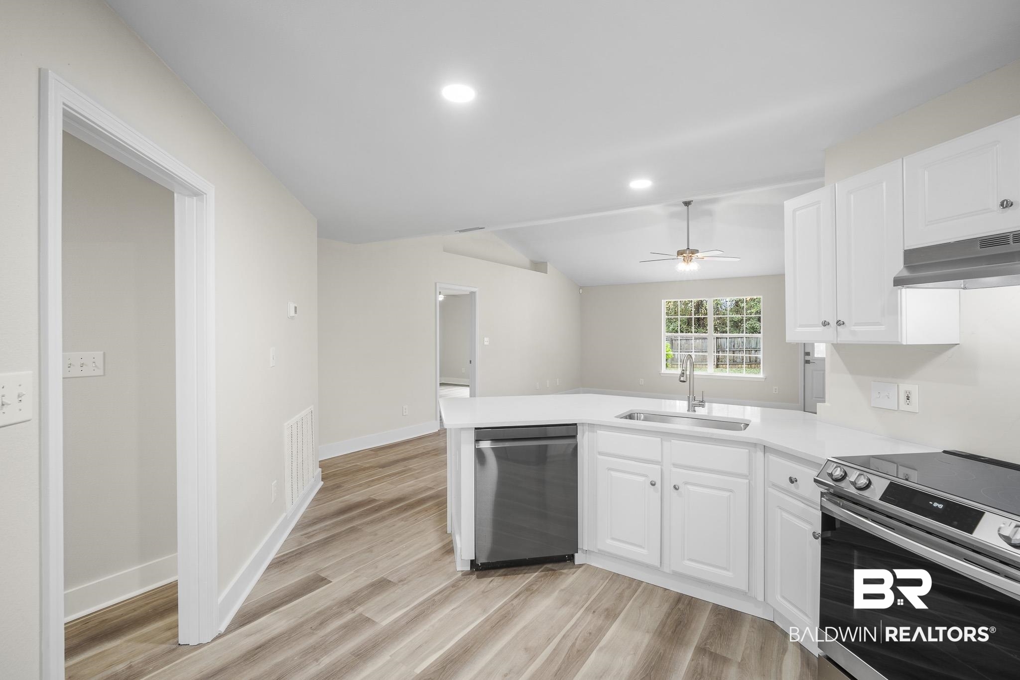 11648 Balsam Court Daphne, AL 36527 - Photo 9 of 32