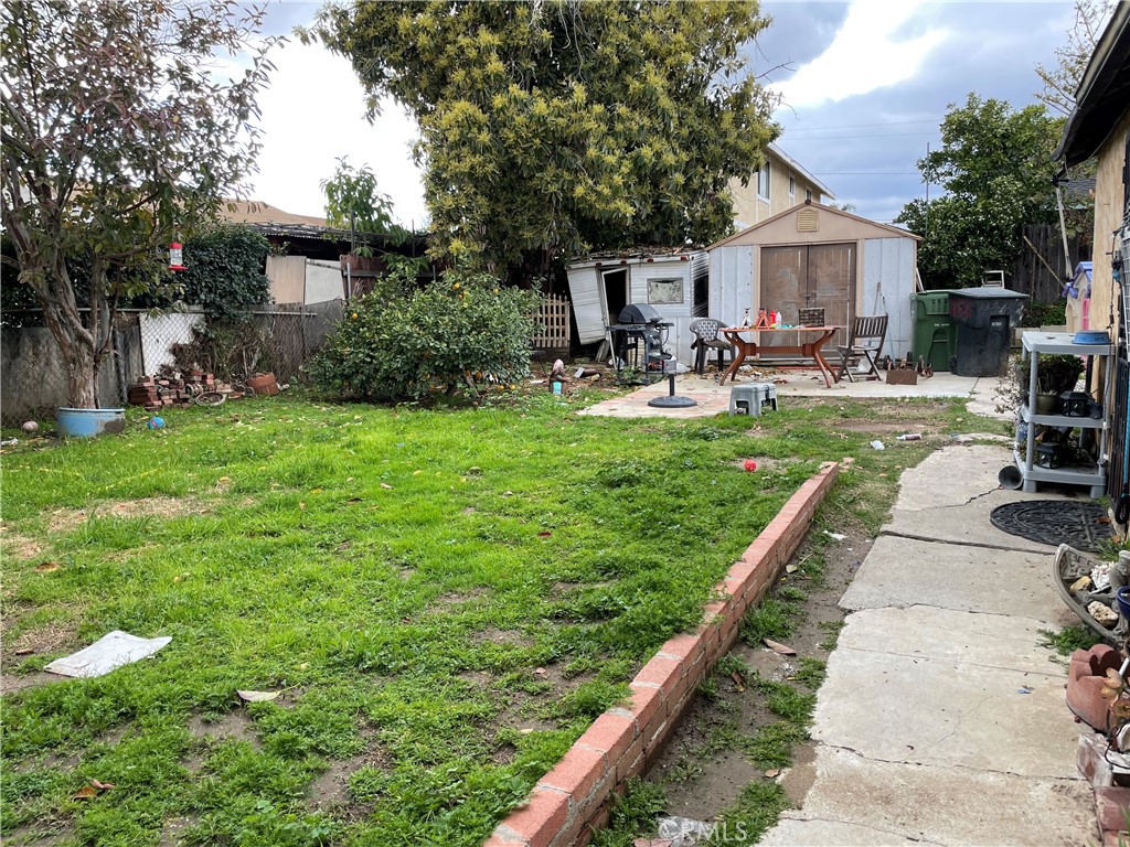 2525 Falling Leaf Avenue Rosemead, CA 91770 - Photo 19 of 28 a swimming pool view with a seating space and a garden