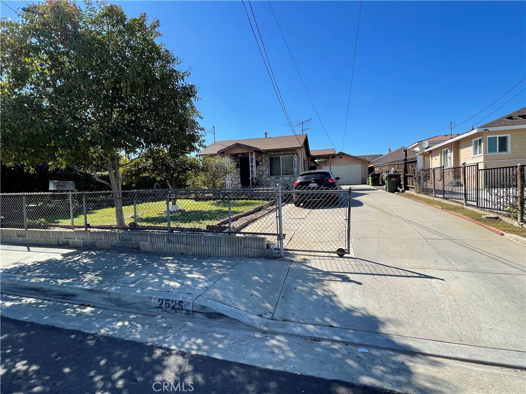 2525 Falling Leaf Avenue Rosemead, CA 91770 - Photo 3 of 28 a house view with a garden space
