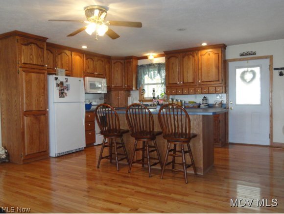 906 Eli Locust Road Washington, WV 26181 - Photo 6 of 23 Kitchen with center island