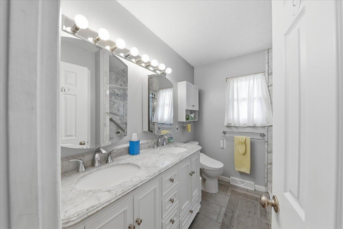 3961 Mumper Road Springfield, OH 45502 - Photo 36 of 70 37-Bathroom