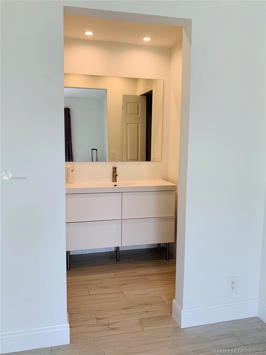 467 Talavera Road Weston, FL 33326 - Photo 14 of 30 Master bath