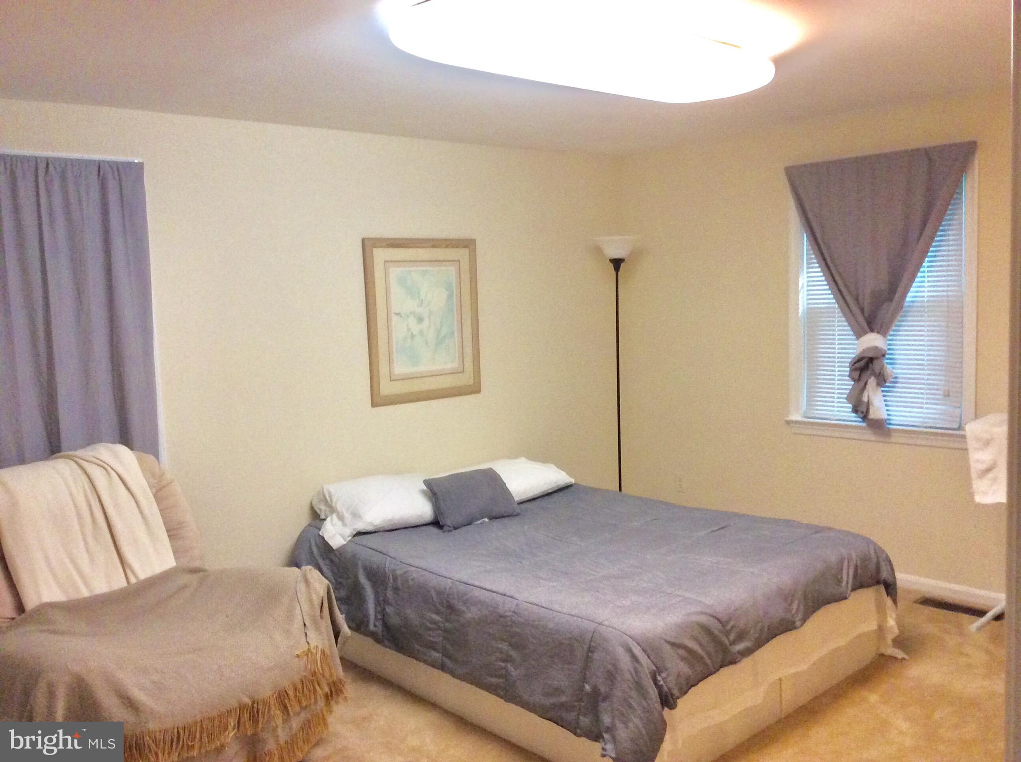 10629 Seneca Spring Way Gaithersburg, MD 20886 - Photo 15 of 27 Main level bedroom