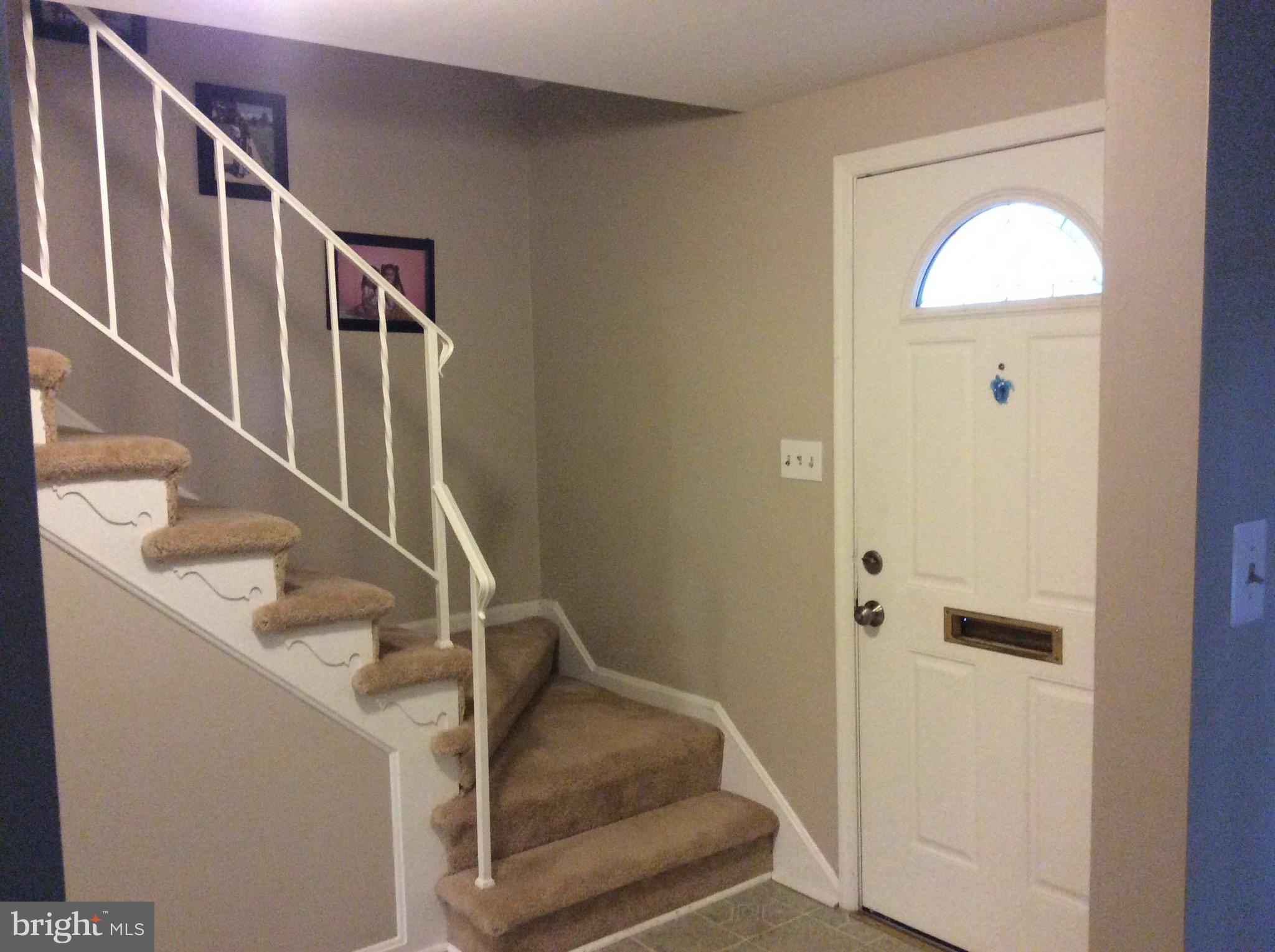 10629 Seneca Spring Way Gaithersburg, MD 20886 - Photo 24 of 27 Main foyer
