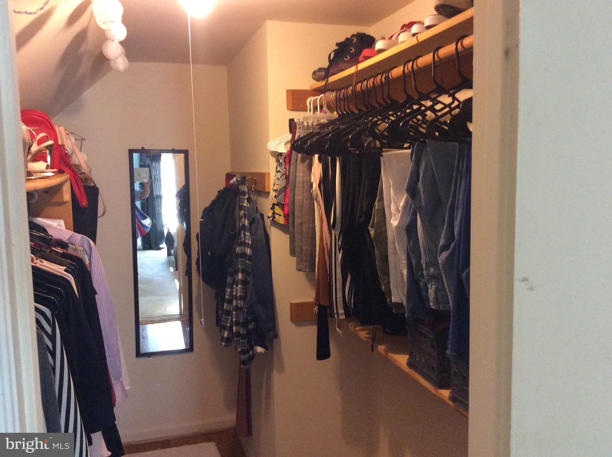 10629 Seneca Spring Way Gaithersburg, MD 20886 - Photo 26 of 27 Walk-in closet