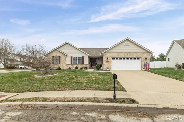 $342,000 | 5194 Depaul Drive, Fairview Heights, IL 62208