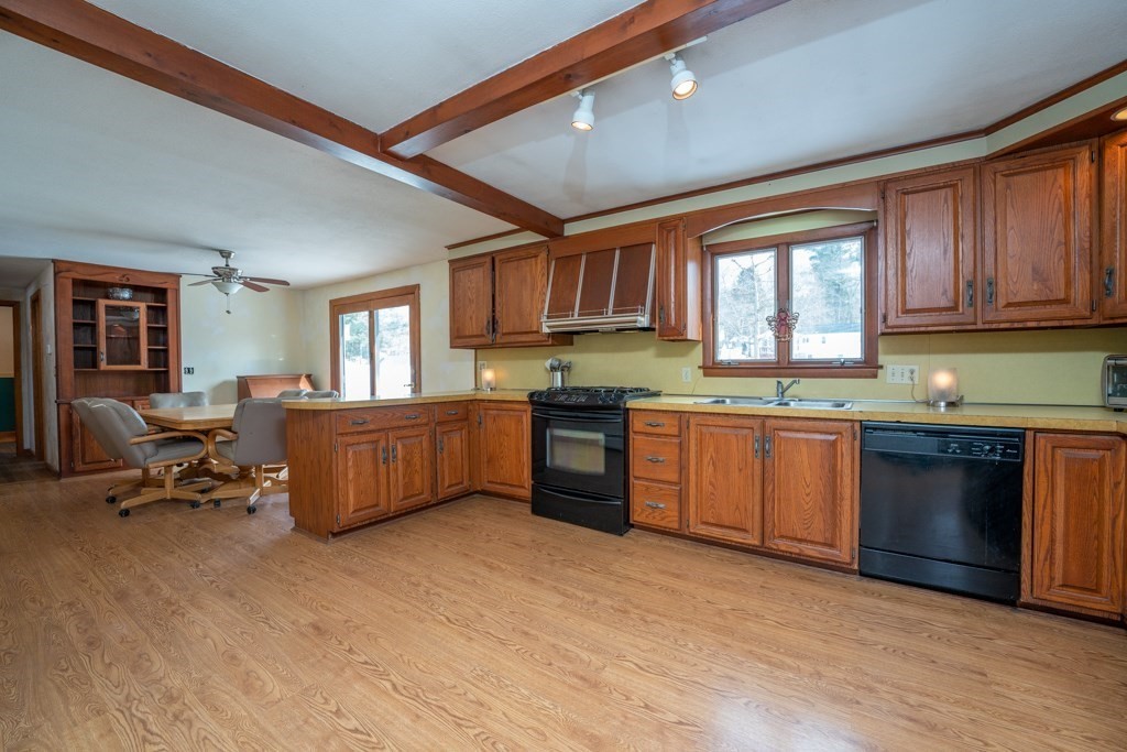 148 Pontoosic Road Westfield, MA 01085 - Photo 3 of 33 Gallery Image 3