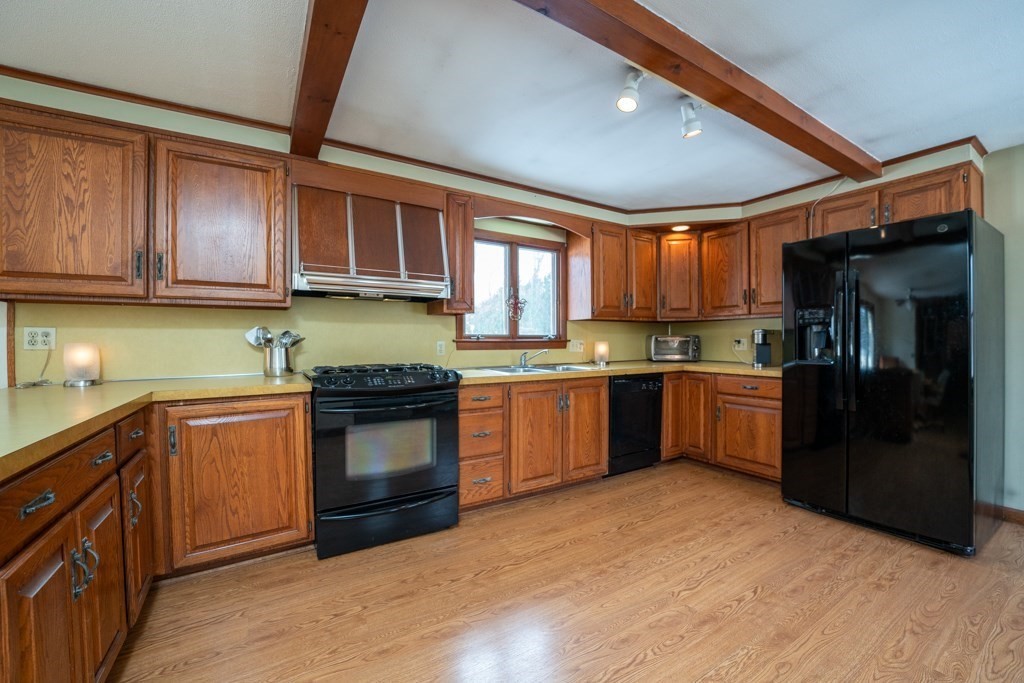 148 Pontoosic Road Westfield, MA 01085 - Photo 6 of 33 Gallery Image 6