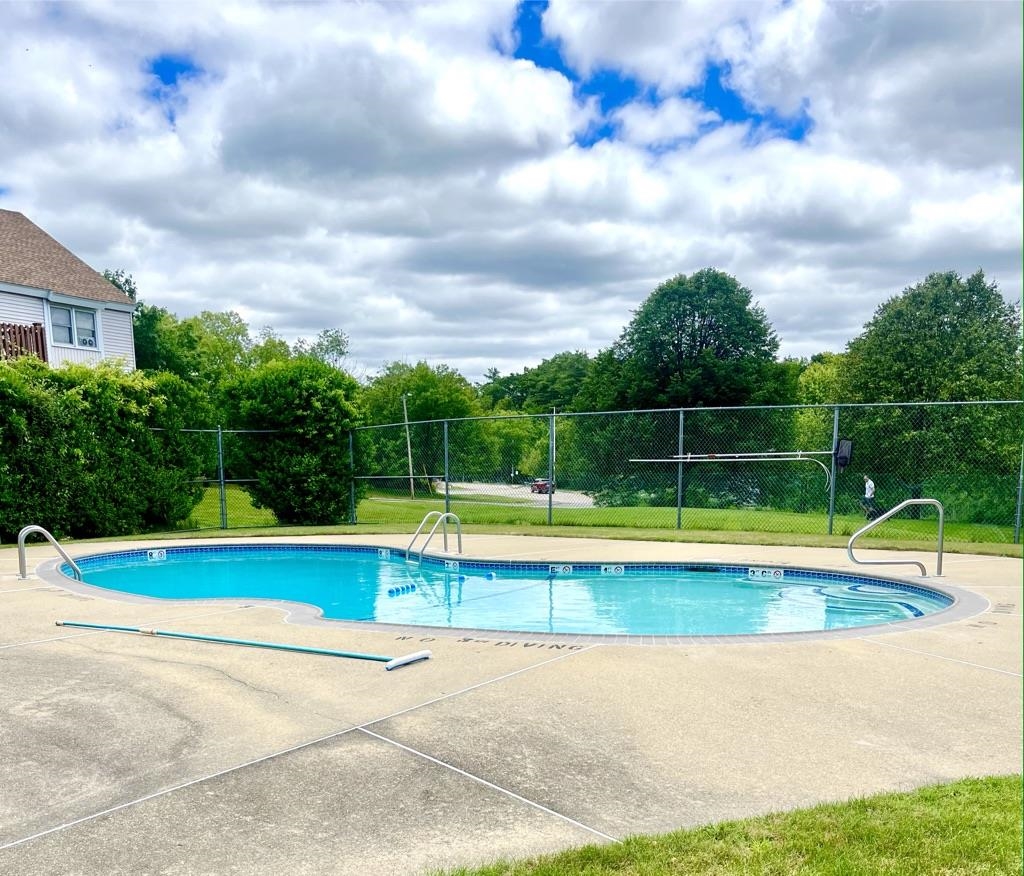 210 Circle Road Manchester, NH 03103 - Photo 2 of 12