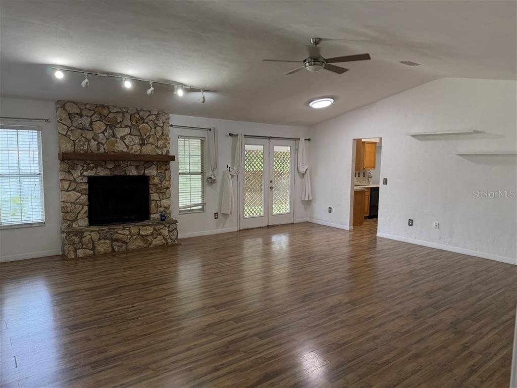 4325 Northeast 3rd Court Ocala, FL 34479 - Photo 5 of 32