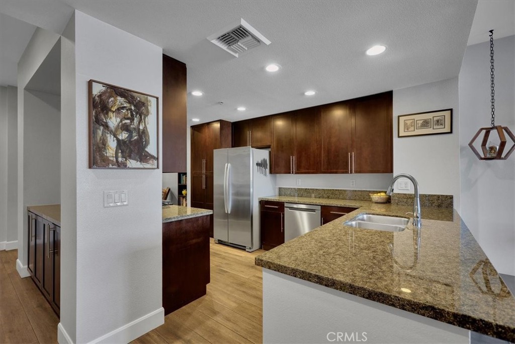 300 East 4th Street, Unit 214 Long Beach, CA 90802 - Photo 18 of 75