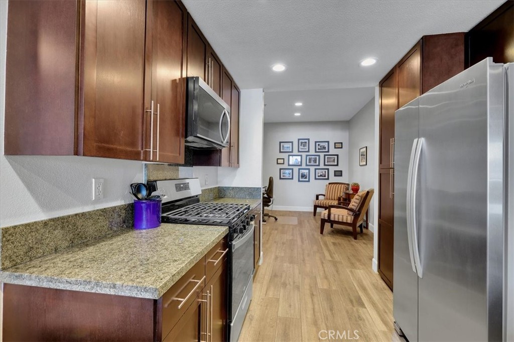 300 East 4th Street, Unit 214 Long Beach, CA 90802 - Photo 20 of 75