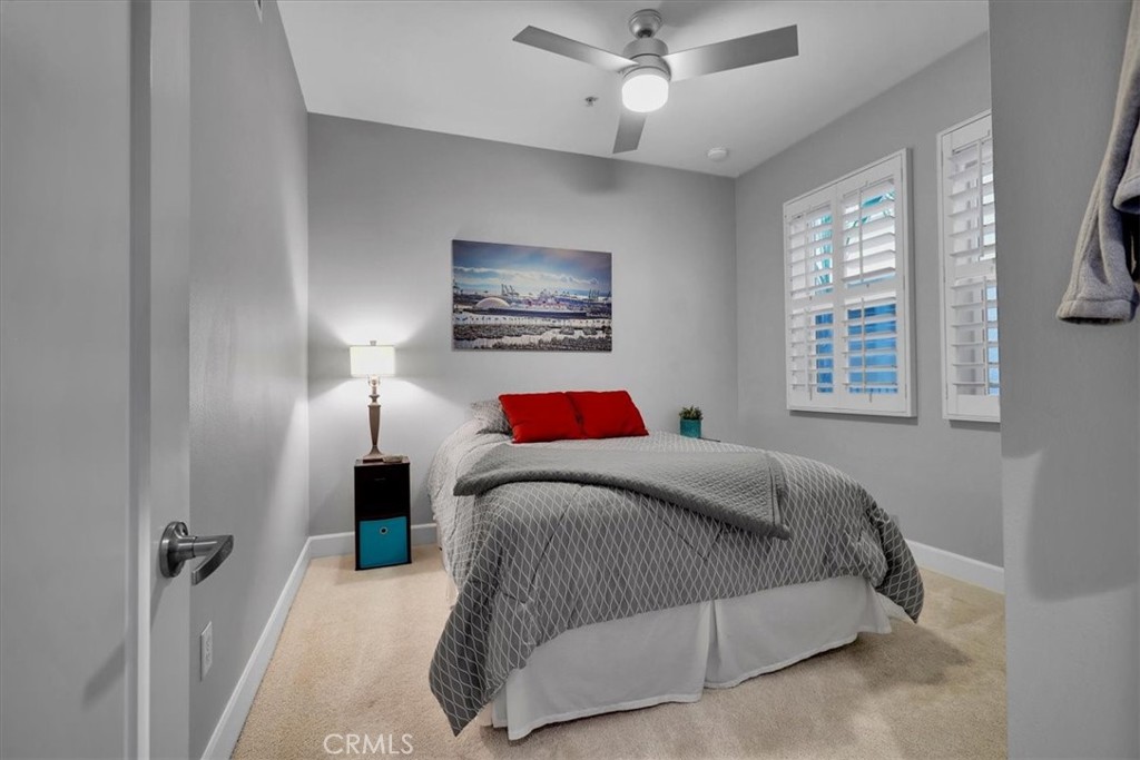 300 East 4th Street, Unit 214 Long Beach, CA 90802 - Photo 38 of 75 a bedroom with a bed and a painting on the wall