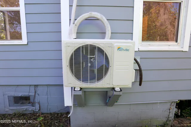 a view of entryway with washer and dryer