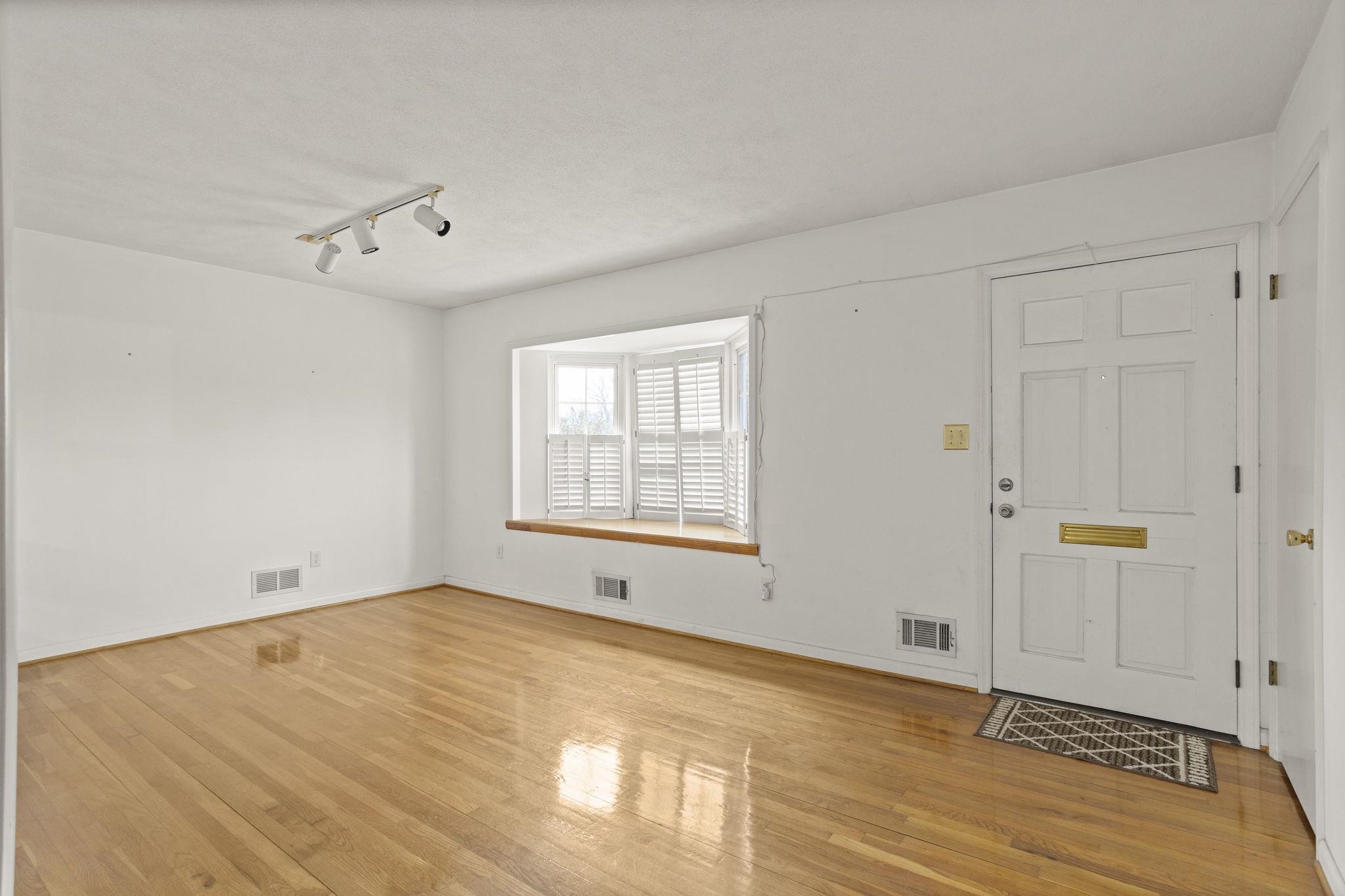 457 Hawthorne Road Spartanburg, SC 29303 - Photo 2 of 27