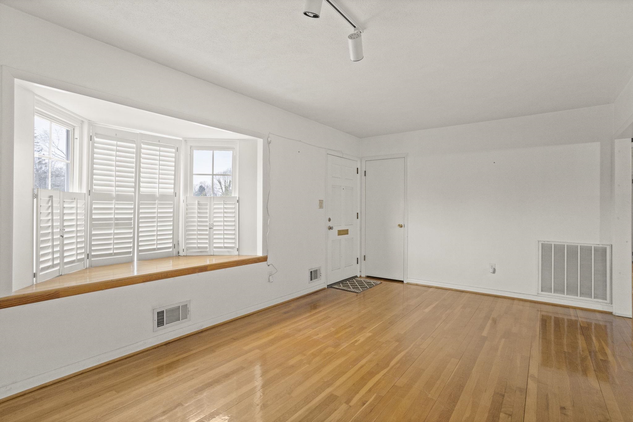 457 Hawthorne Road Spartanburg, SC 29303 - Photo 3 of 27