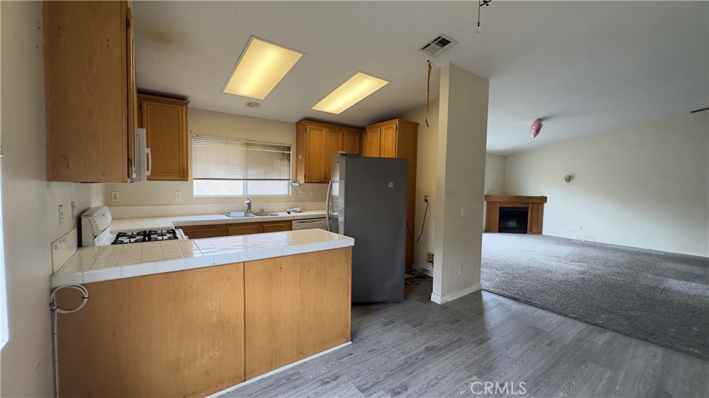 2643 North Fitzsimmons Avenue Rialto, CA 92377 - Photo 3 of 21