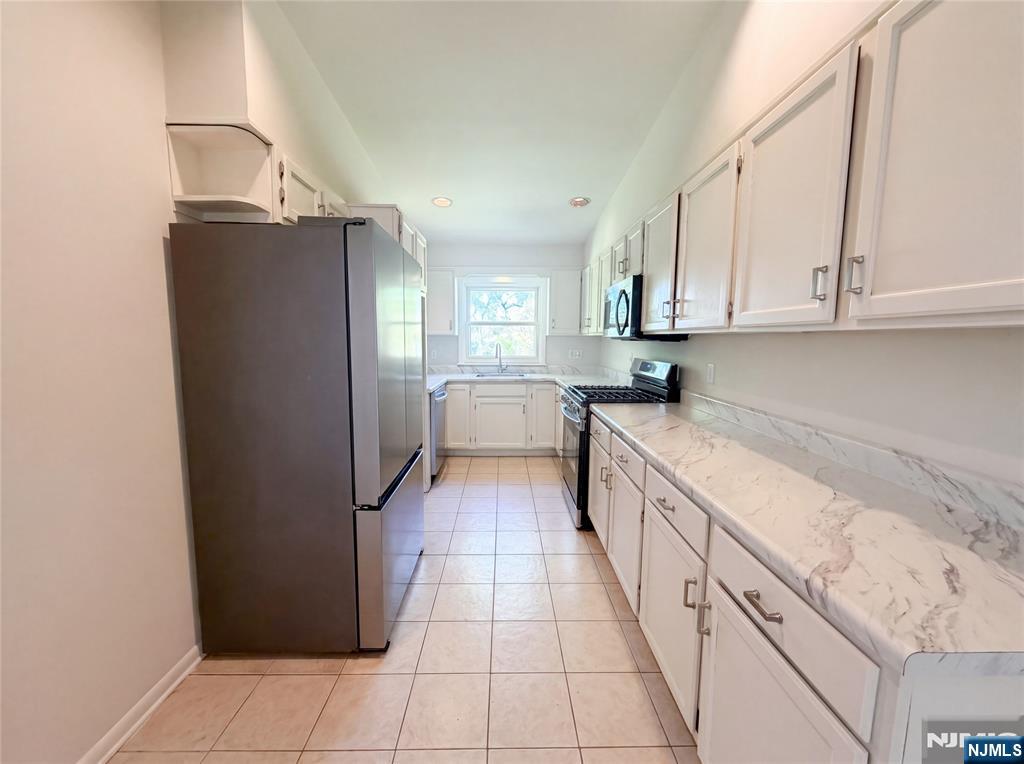 616 River Road Teaneck, NJ 07666 - Photo 2 of 40