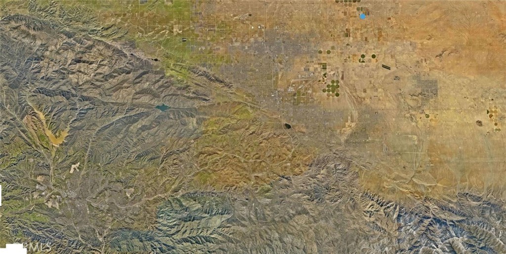 0 F8 Lancaster, CA 93535 - Photo 7 of 9 a bathroom with a shower curtain