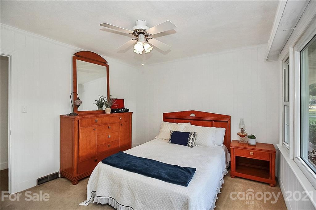 5423 Elizabeth Road Charlotte, NC 28269 - Photo 22 of 41 Gallery Image 22