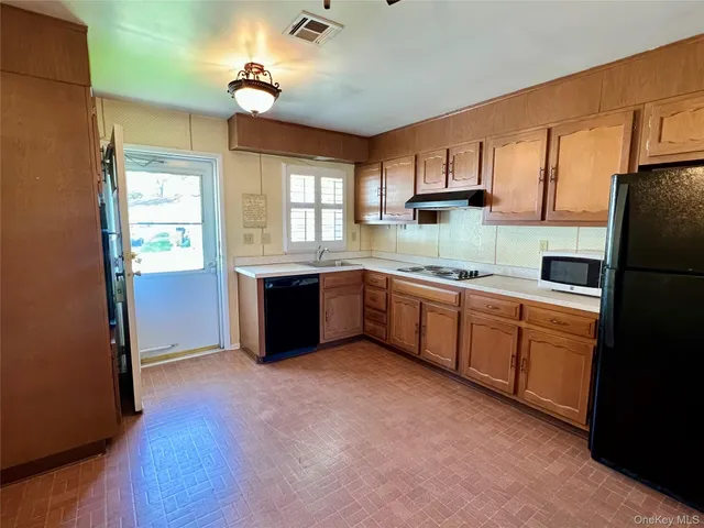 $335,000 | 22 B Guilford Court, Unit 22B, Ridge, NY 11961