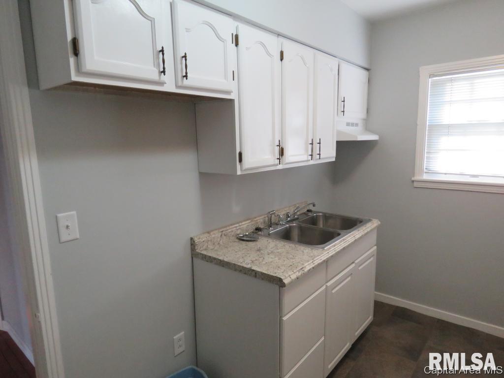 2521 South 15th Street Springfield, IL 62703 - Photo 2 of 11