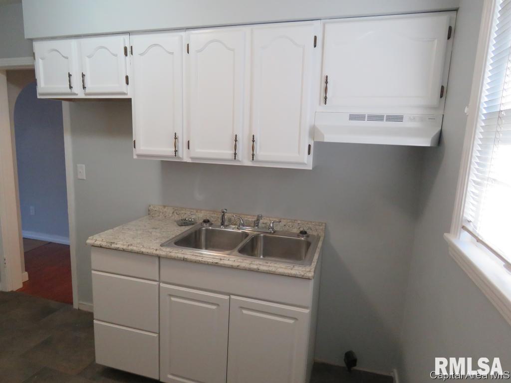 2521 South 15th Street Springfield, IL 62703 - Photo 3 of 11