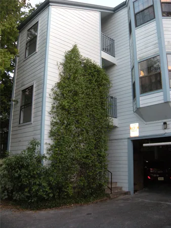 $1,350 | 303 West 35th Street, Unit 203, Austin, TX 78705