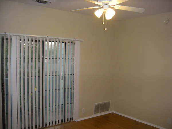 $1,350 | 303 West 35th Street, Unit 203, Austin, TX 78705