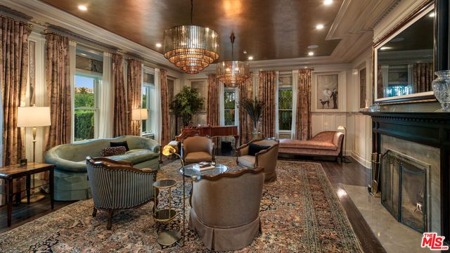 $13,400,000 | 601 South Windsor Boulevard, Los Angeles, CA 90005