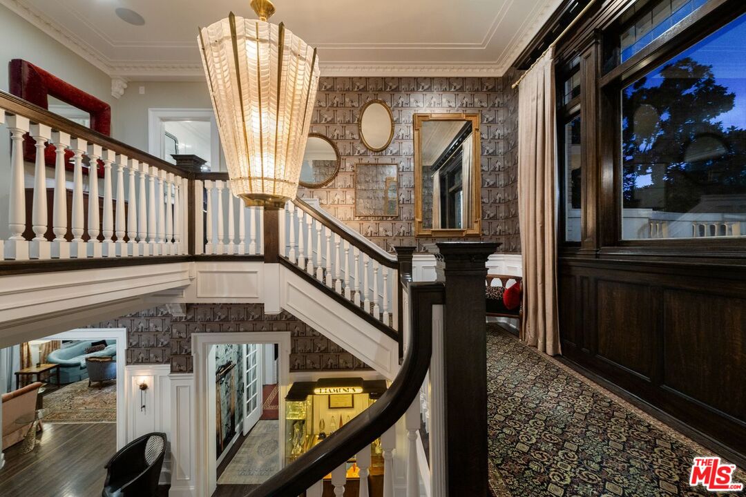 601 South Windsor Boulevard Los Angeles, CA 90005 - Photo 21 of 48 a view of entryway with a front door