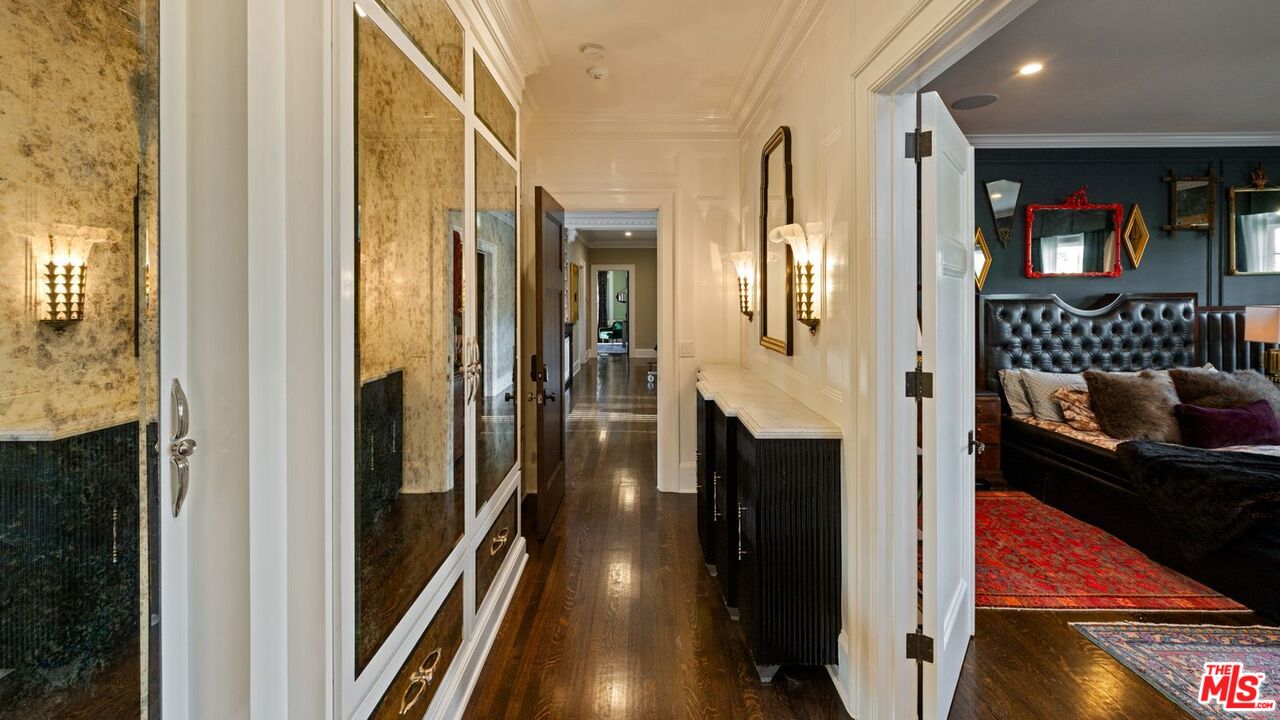 601 South Windsor Boulevard Los Angeles, CA 90005 - Photo 24 of 48 a en suite bathroom with a sink and a mirror