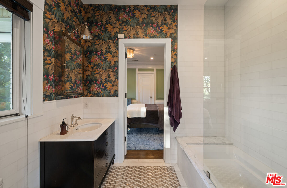 601 South Windsor Boulevard Los Angeles, CA 90005 - Photo 32 of 48 a bathroom with a sink a toilet and shower