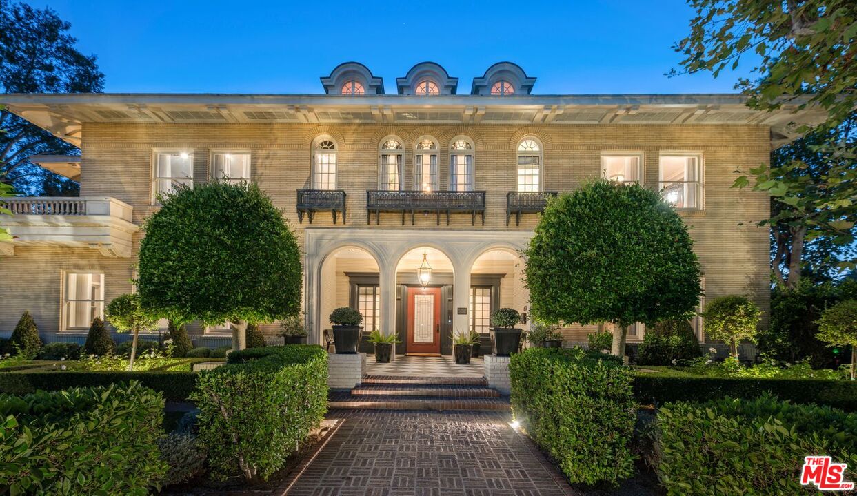 601 South Windsor Boulevard Los Angeles, CA 90005 - Photo 47 of 48 a front view of a house