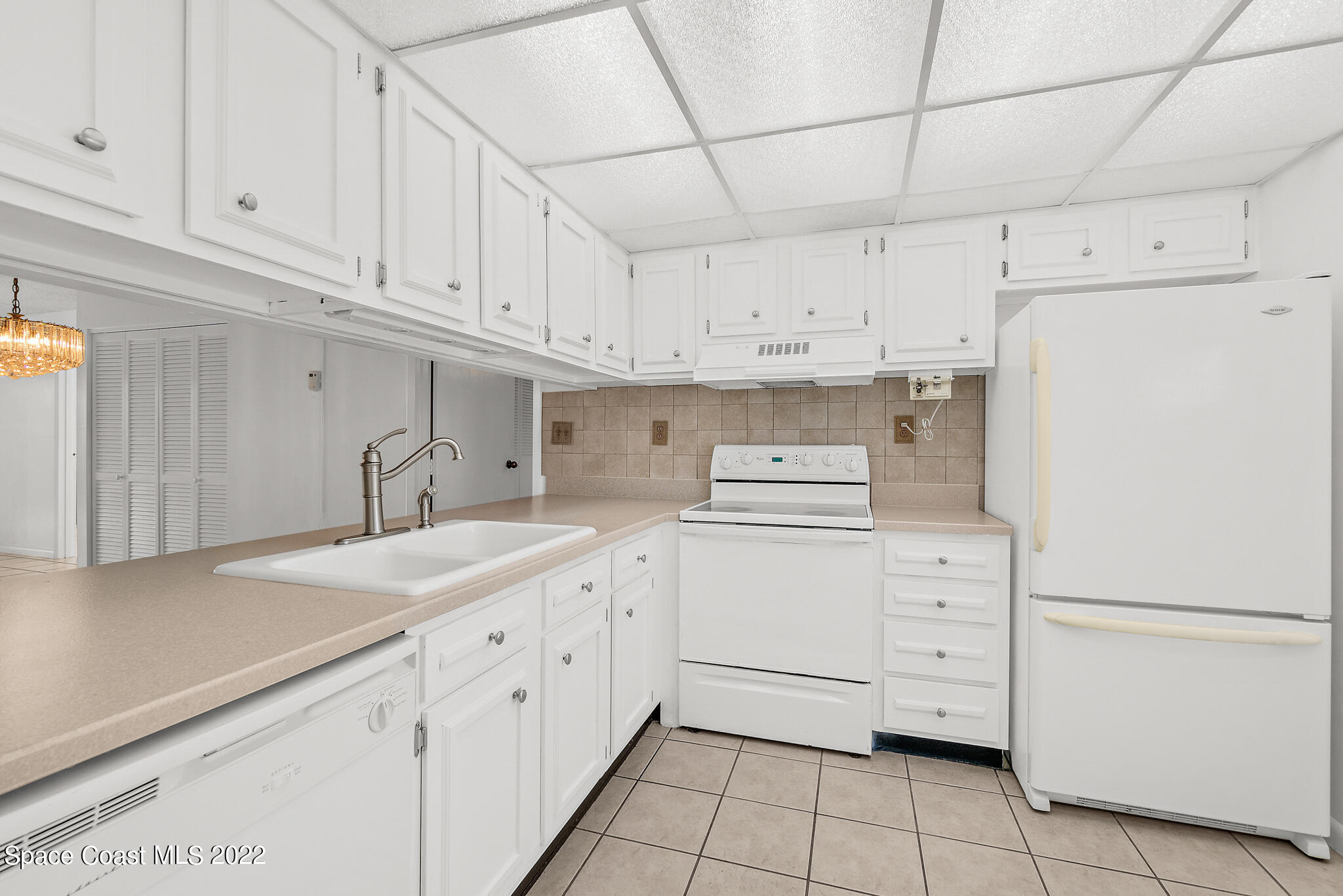 2727 North Wickham Road, Unit 1018 Melbourne, FL 32935 - Photo 3 of 21 Kitchen