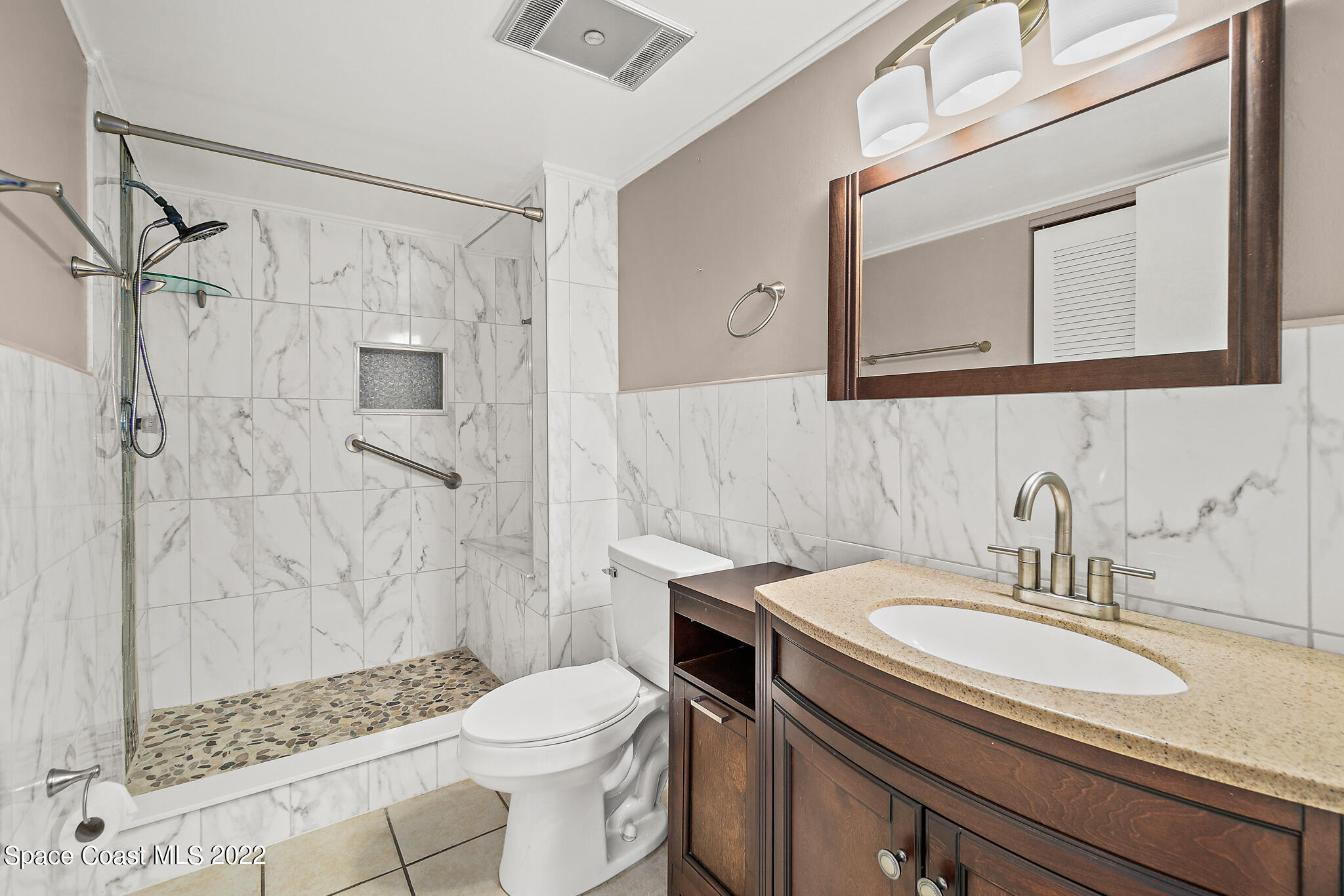 2727 North Wickham Road, Unit 1018 Melbourne, FL 32935 - Photo 10 of 21 Primary Bathroom
