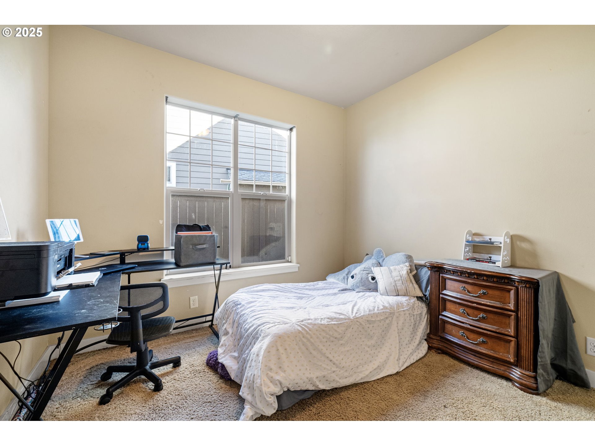 1175 South 40th Place Springfield, OR 97478 - Photo 20 of 34 a bedroom with a bed table chair and a window