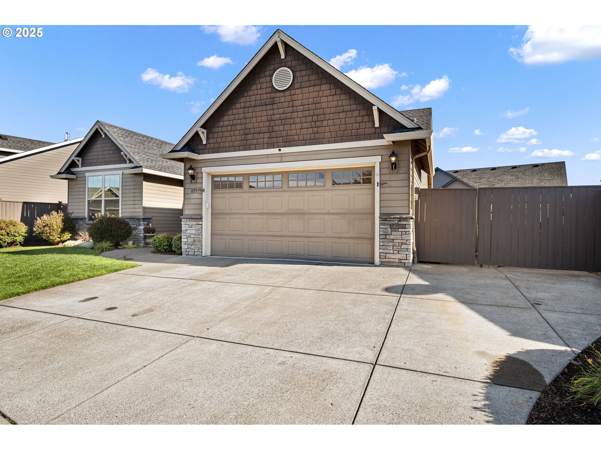 1175 South 40th Place Springfield, OR 97478 - Photo 3 of 34 a front view of a house with a yard and garage