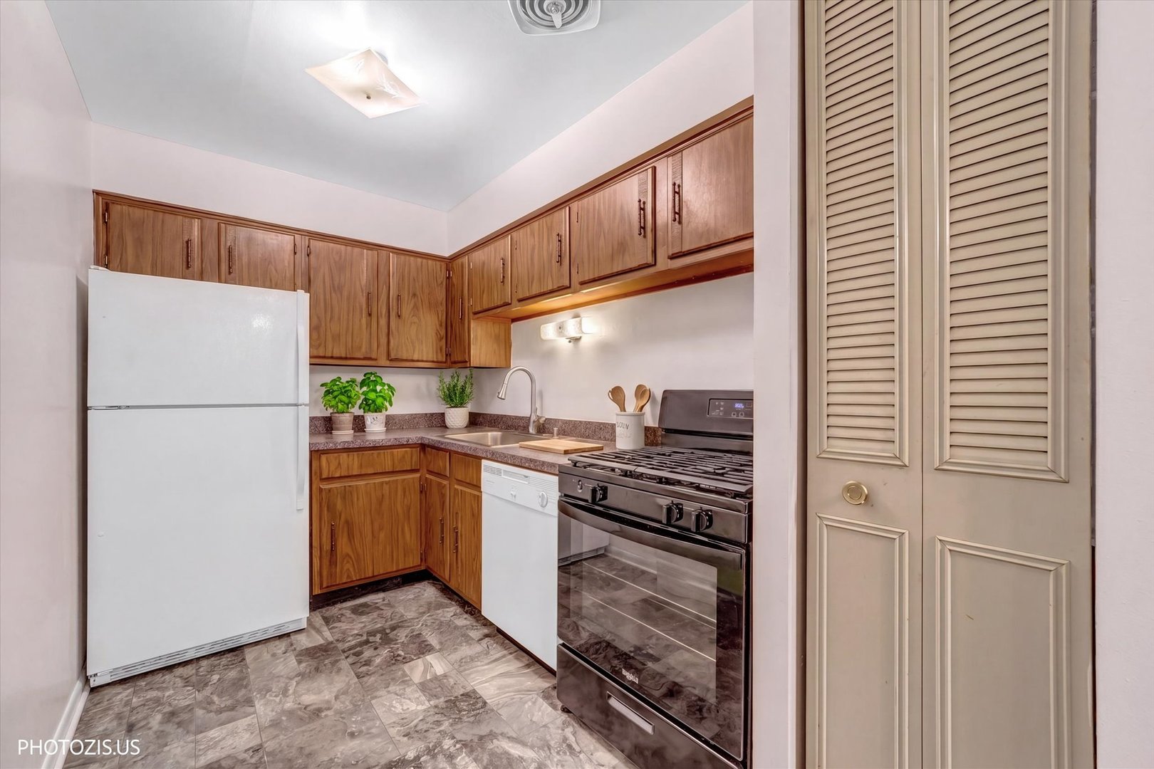 8232 Niles Center Road, Unit 311 Skokie, IL 60077 - Photo 6 of 12