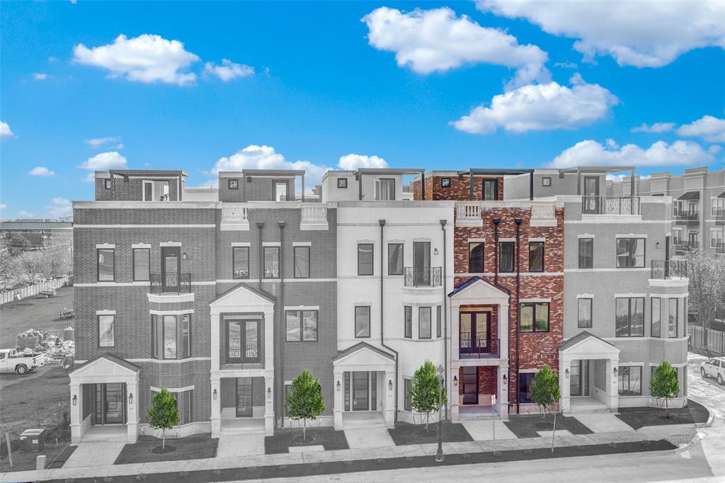 250 East Dallas Road, Unit 112 Grapevine, TX 76051 - Photo 2 of 33 a view of a large building