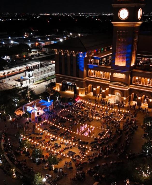 250 East Dallas Road, Unit 112 Grapevine, TX 76051 - Photo 29 of 33 a room with lots of flowers